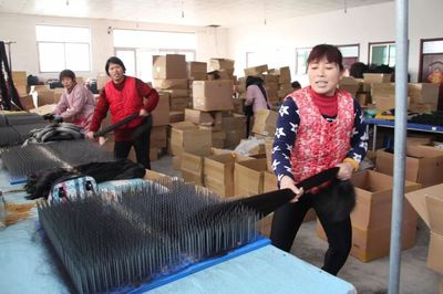 梁山縣“扶貧微工廠”產品揚帆出海，創新廣告設計打開國際銷路